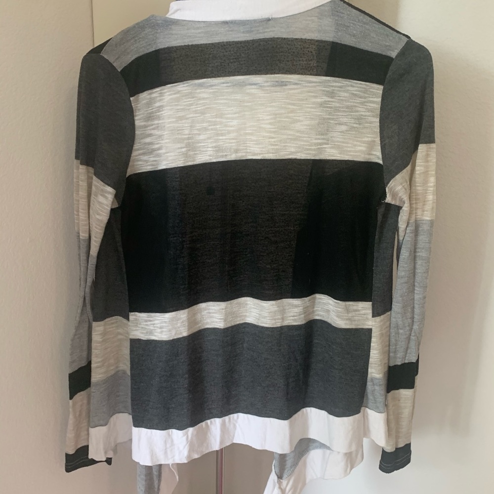 Light weight sweater
